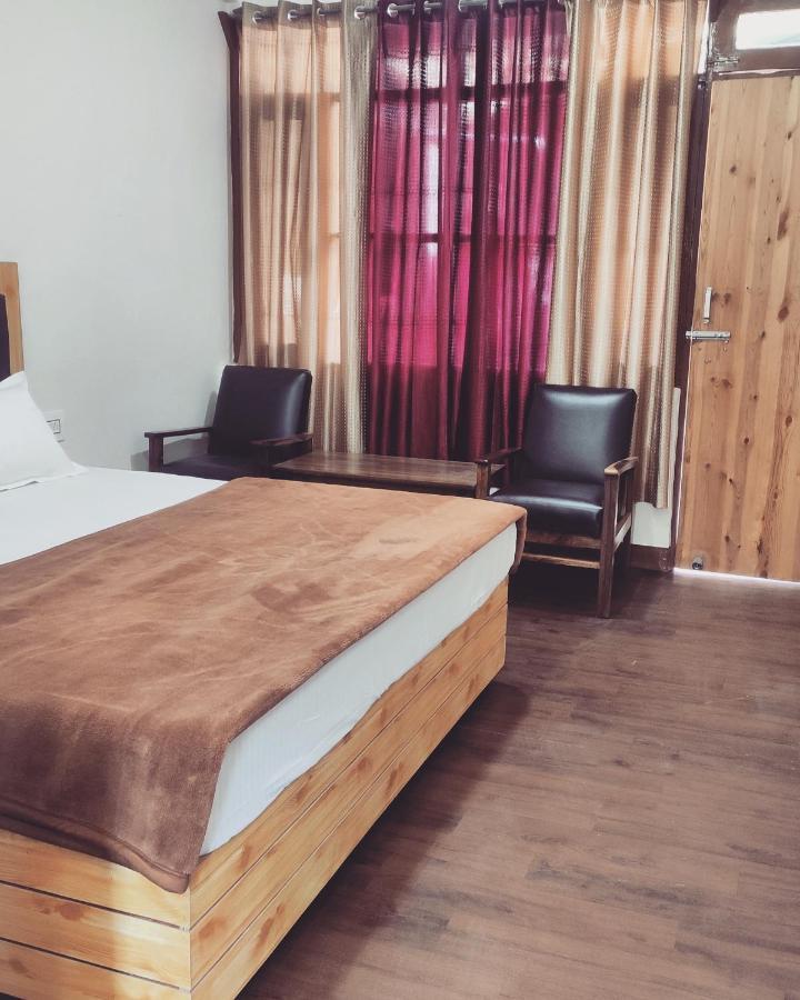 The Prasher Lodge Mall Road Manali Exterior foto