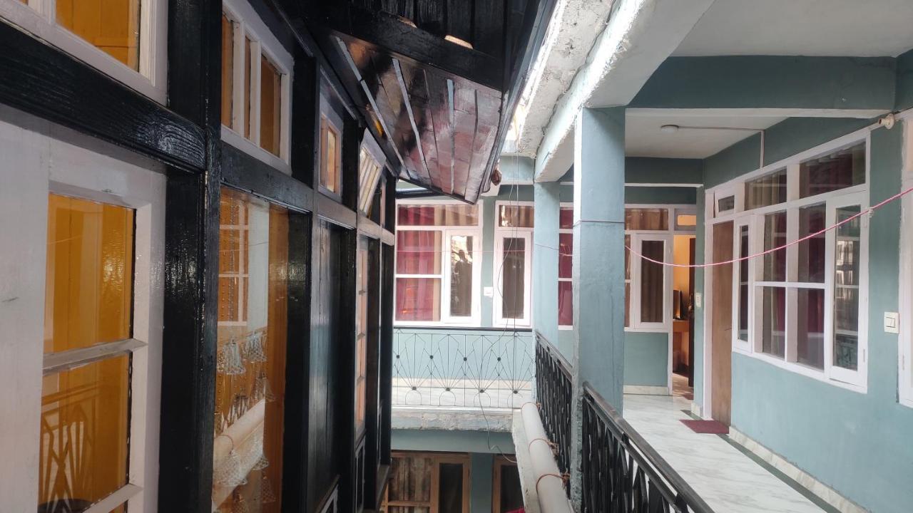 The Prasher Lodge Mall Road Manali Exterior foto