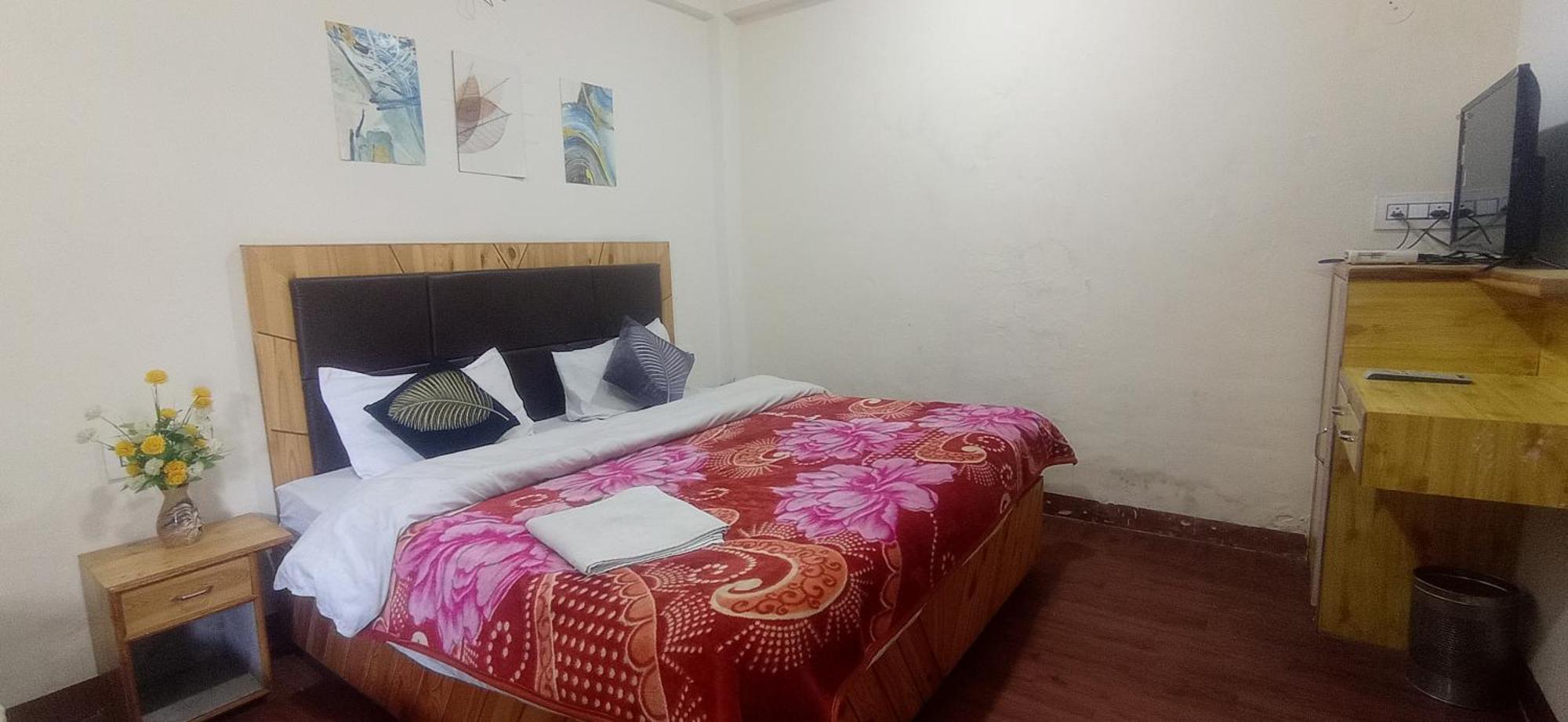 The Prasher Lodge Mall Road Manali Exterior foto