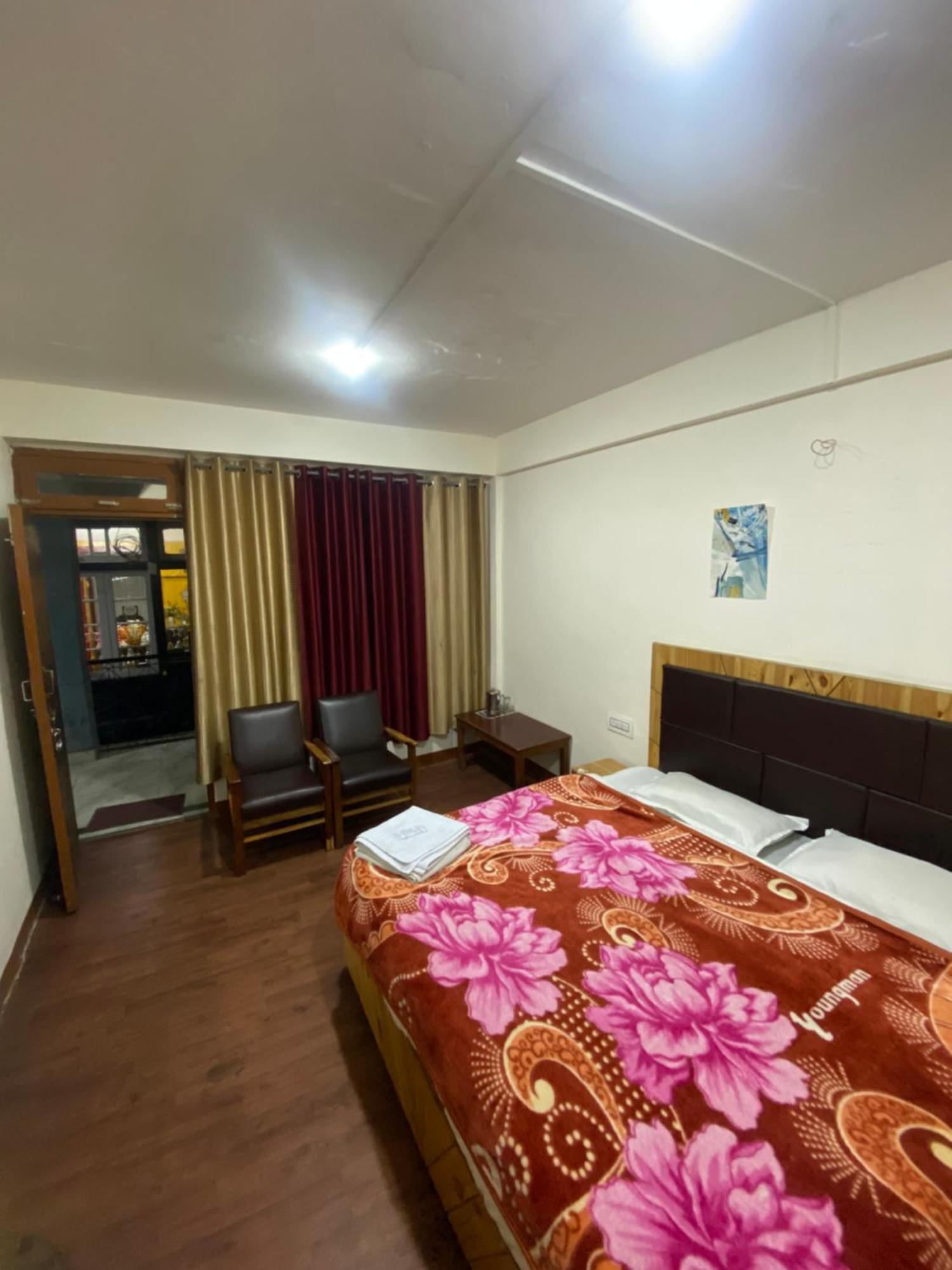 The Prasher Lodge Mall Road Manali Exterior foto