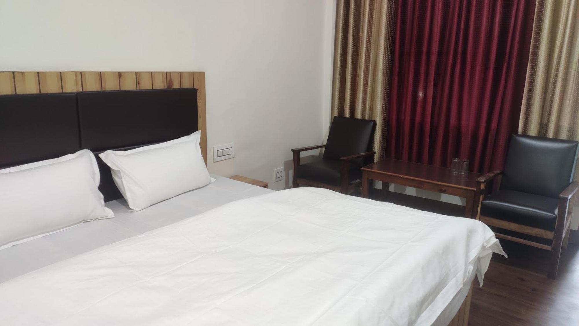 The Prasher Lodge Mall Road Manali Exterior foto